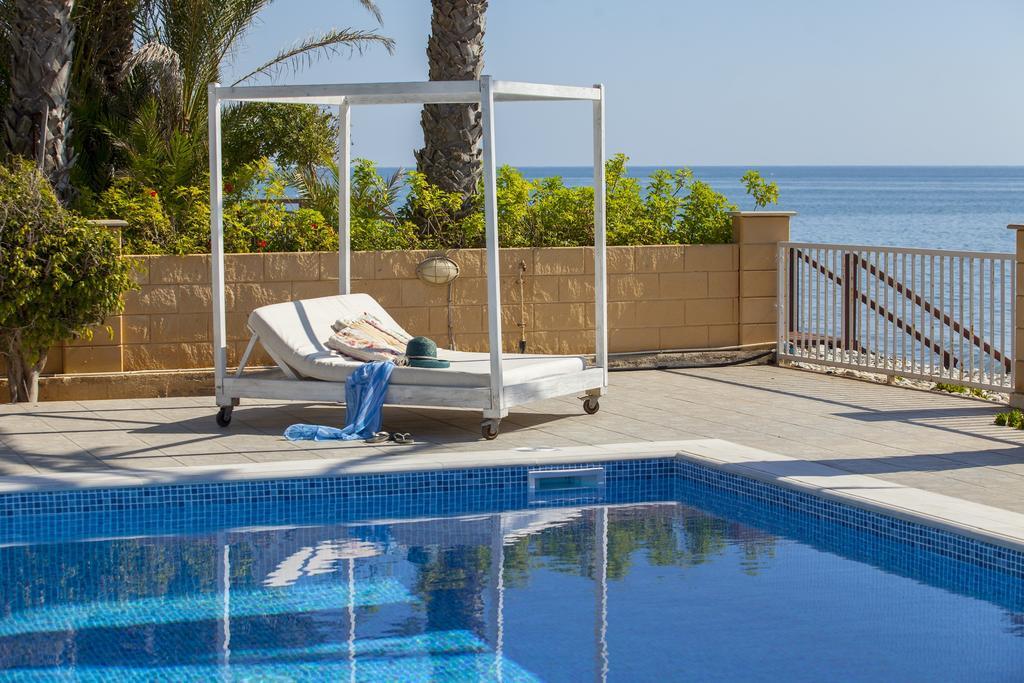 Meneou Beachfront Villa Sunset Перволия Номер фото