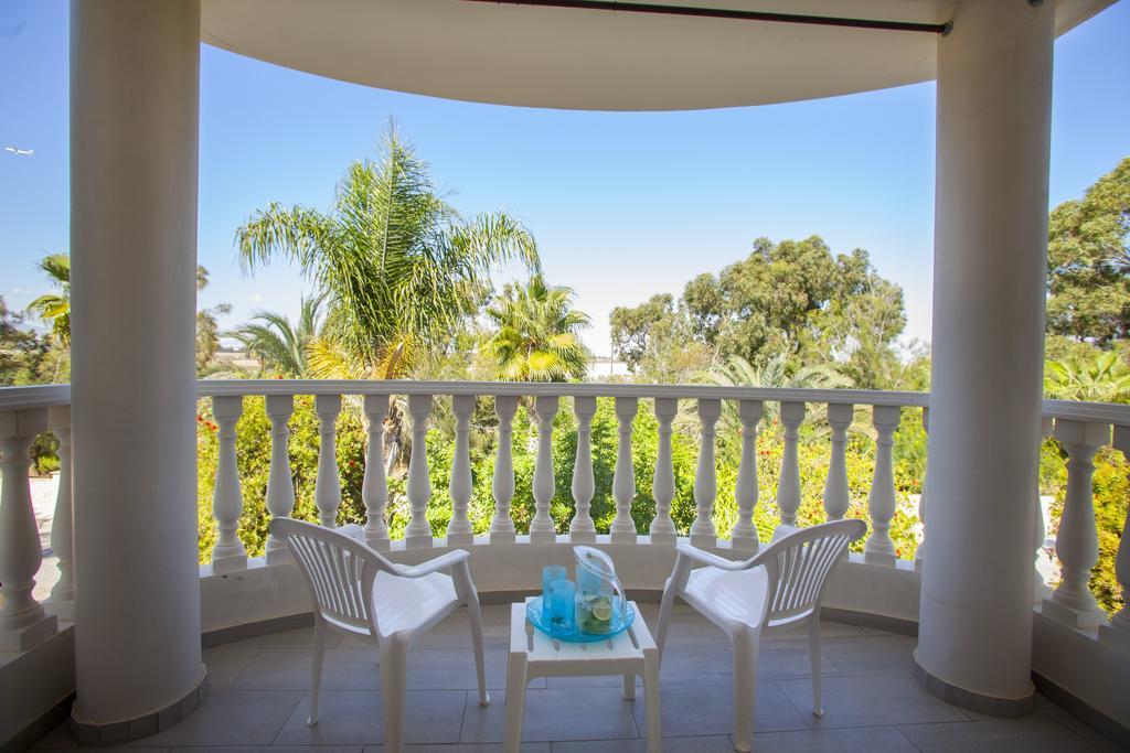 Meneou Beachfront Villa Sunset Перволия Номер фото