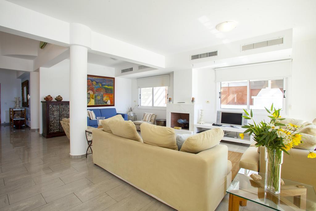 Meneou Beachfront Villa Sunset Перволия Номер фото