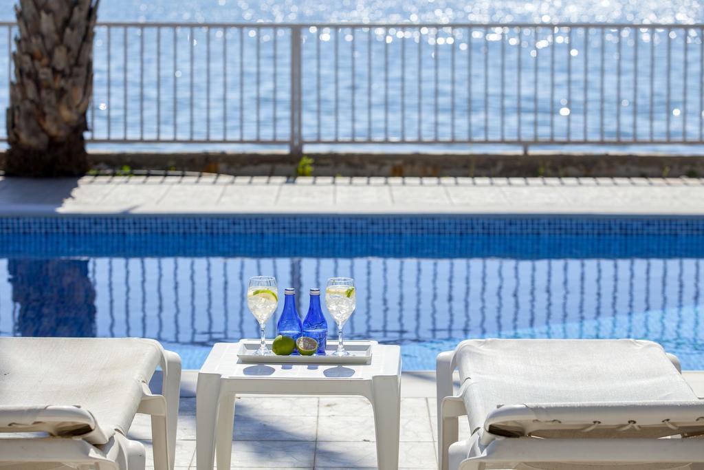 Meneou Beachfront Villa Sunset Перволия Номер фото