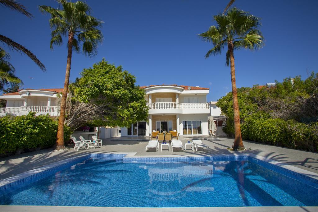 Meneou Beachfront Villa Sunset Перволия Номер фото