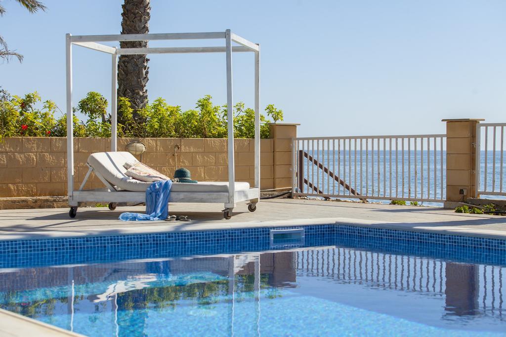 Meneou Beachfront Villa Sunset Перволия Номер фото