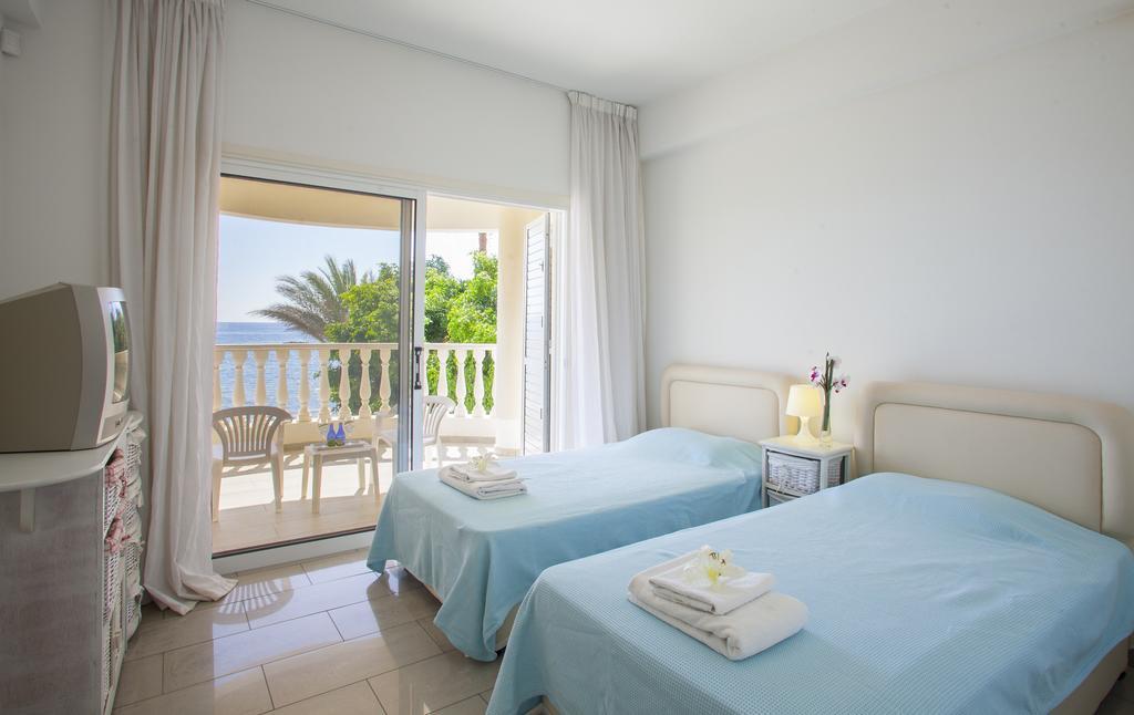 Meneou Beachfront Villa Sunset Перволия Номер фото