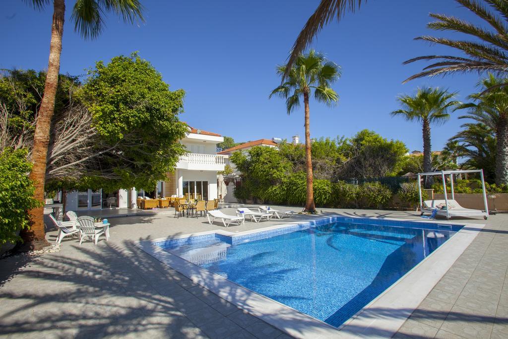 Meneou Beachfront Villa Sunset Перволия Номер фото