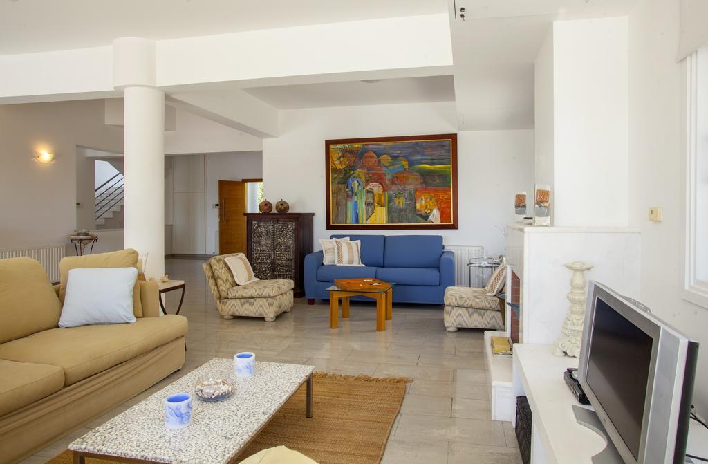 Meneou Beachfront Villa Sunset Перволия Номер фото