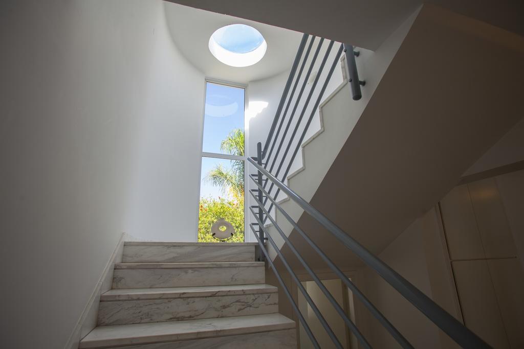 Meneou Beachfront Villa Sunset Перволия Номер фото