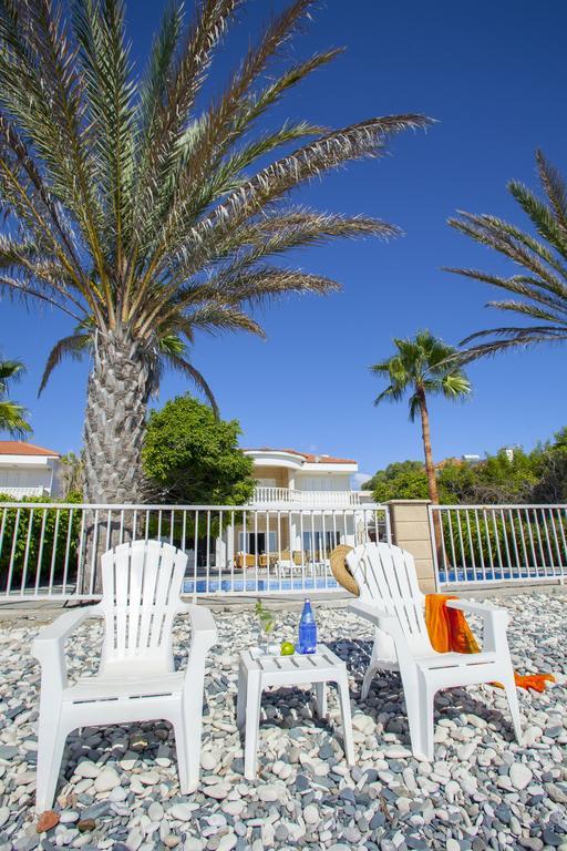 Meneou Beachfront Villa Sunset Перволия Номер фото