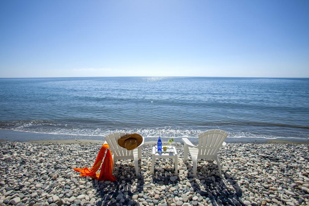 Meneou Beachfront Villa Sunset Перволия Номер фото