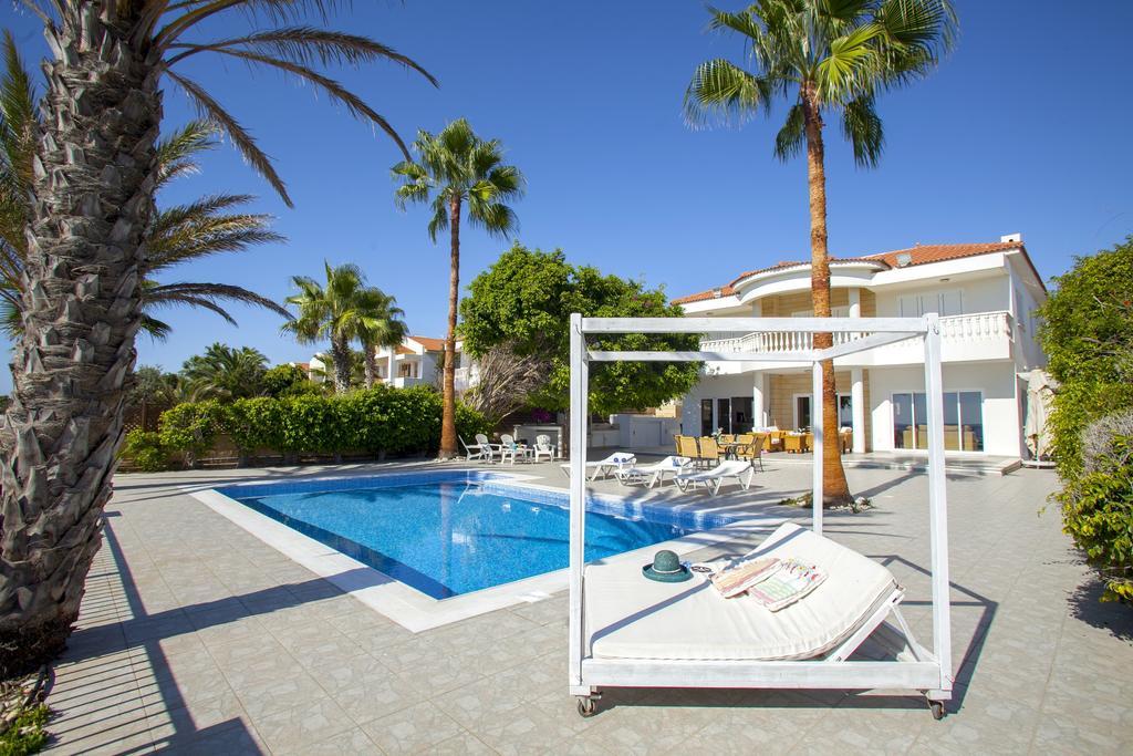 Meneou Beachfront Villa Sunset Перволия Экстерьер фото