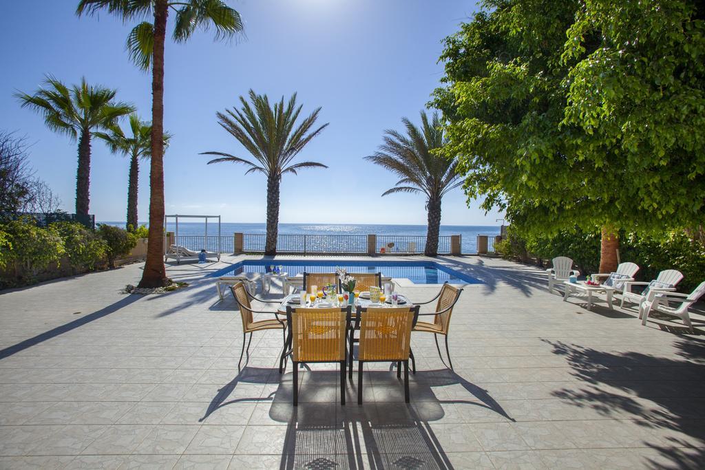Meneou Beachfront Villa Sunset Перволия Номер фото