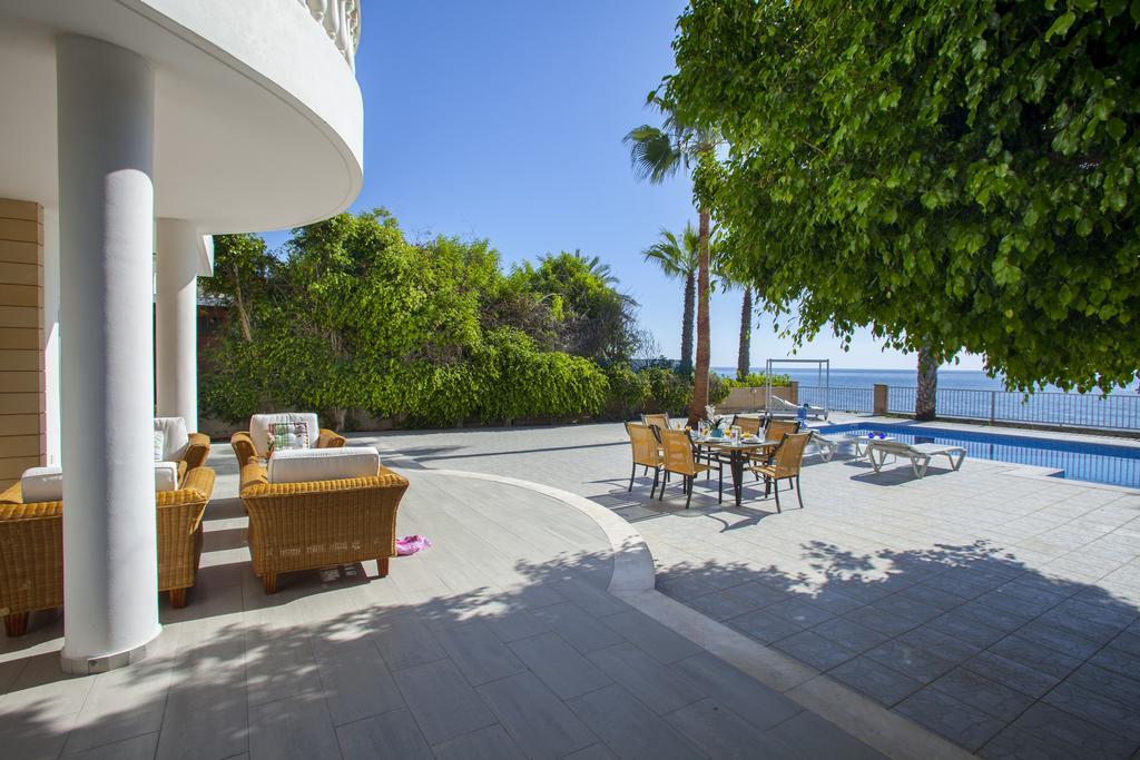 Meneou Beachfront Villa Sunset Перволия Номер фото